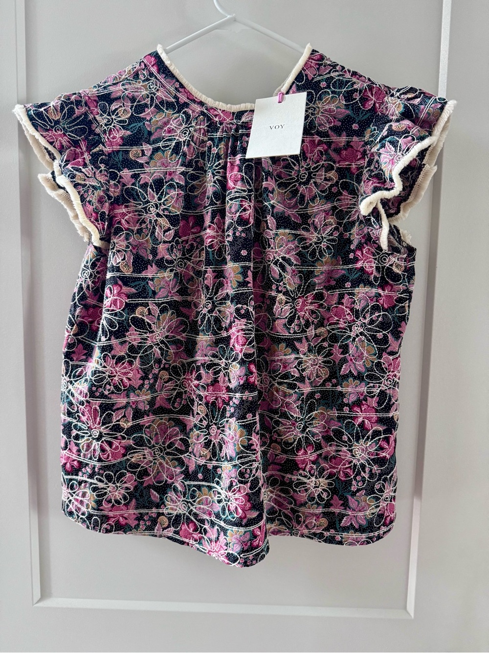 VOY BRAND NEW women Floral Flutter Sleeve Top in Black and Pink